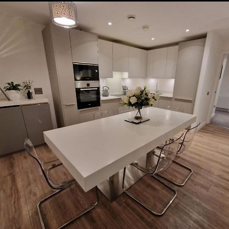 Modern Apartment, Sleeps 6, Belfast City Centre エクステリア 写真
