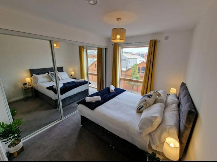Modern Apartment, Sleeps 6, Belfast City Centre エクステリア 写真