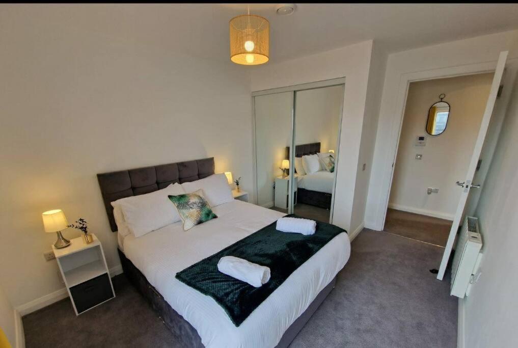 Modern Apartment, Sleeps 6, Belfast City Centre エクステリア 写真