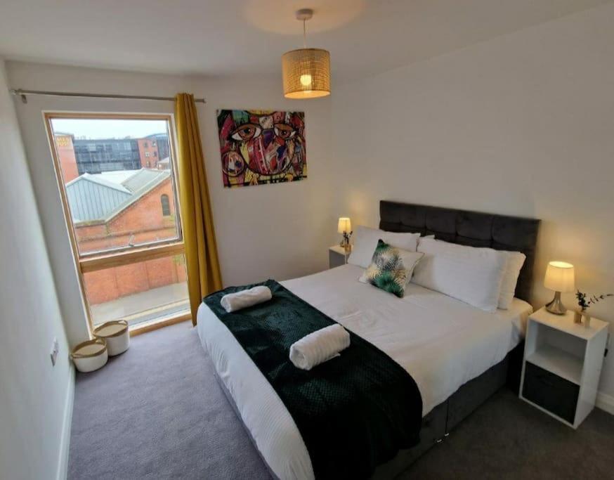 Modern Apartment, Sleeps 6, Belfast City Centre エクステリア 写真