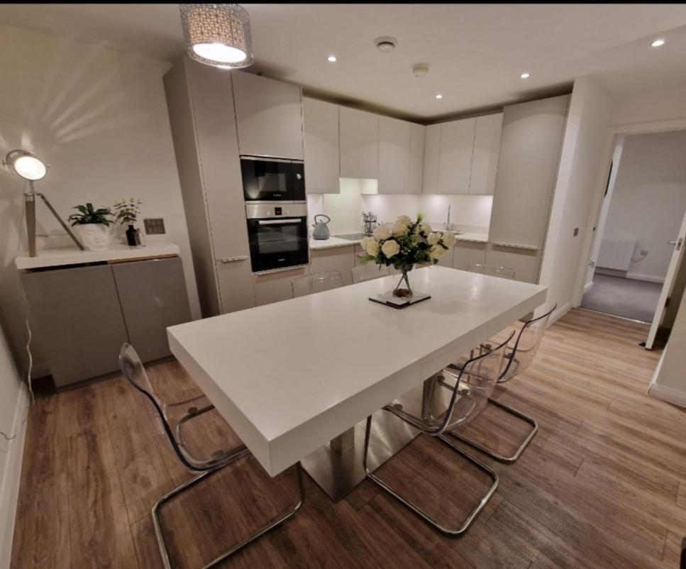 Modern Apartment, Sleeps 6, Belfast City Centre エクステリア 写真